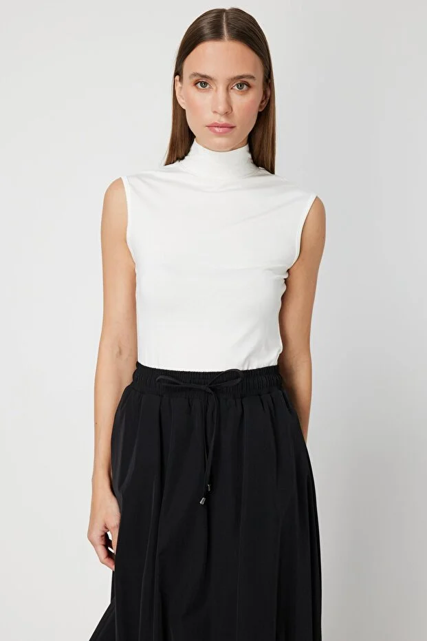 ON TRİKO Dik Yaka Kolsuz Basic Bluz 61432-26k - EKRU