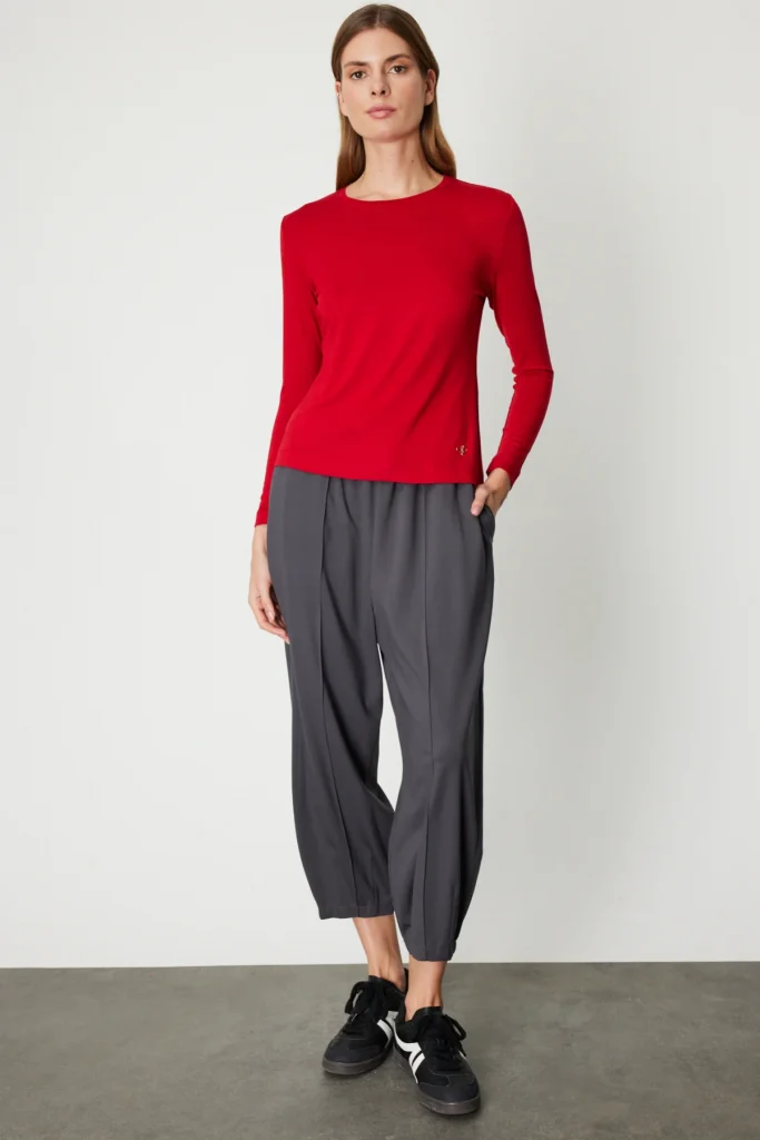 ON Metal Aksesuarlı Sıfır Yaka Basic Bluz 61303 - KIRMIZI