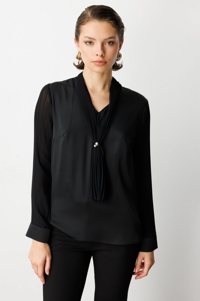 EKOL Yakası Fularlı Broş Detaylı Bluz 3021 - Siyah