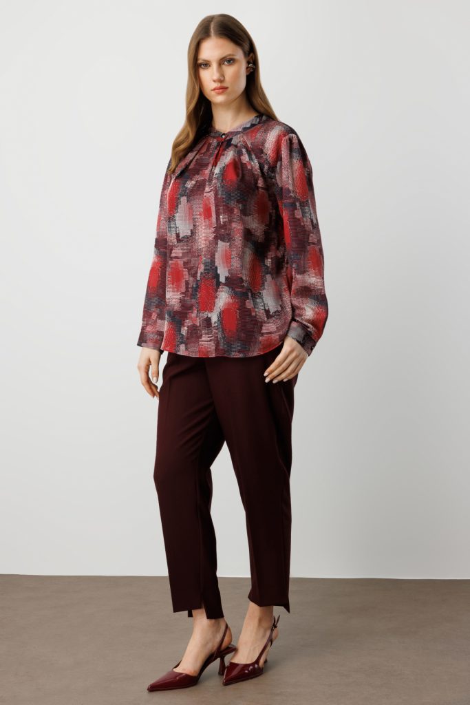 EKOL Yakası Pencere Detaylı Desenli Bluz 3557