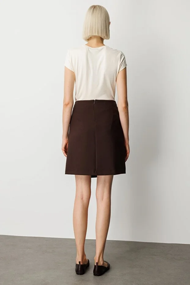 EKOL Asimetrik Kesim Süs Düğmeli Mini Etek 2007 - kahve