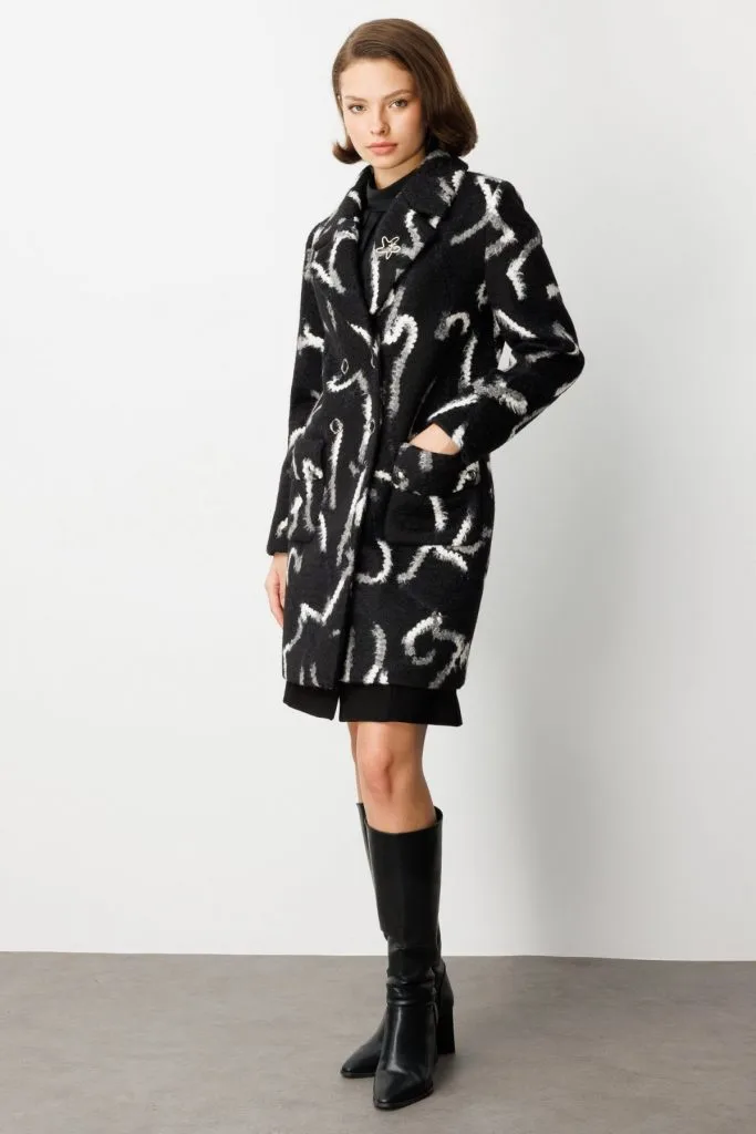 EKOL Yakası Broşlu Desenli Kaban 6007