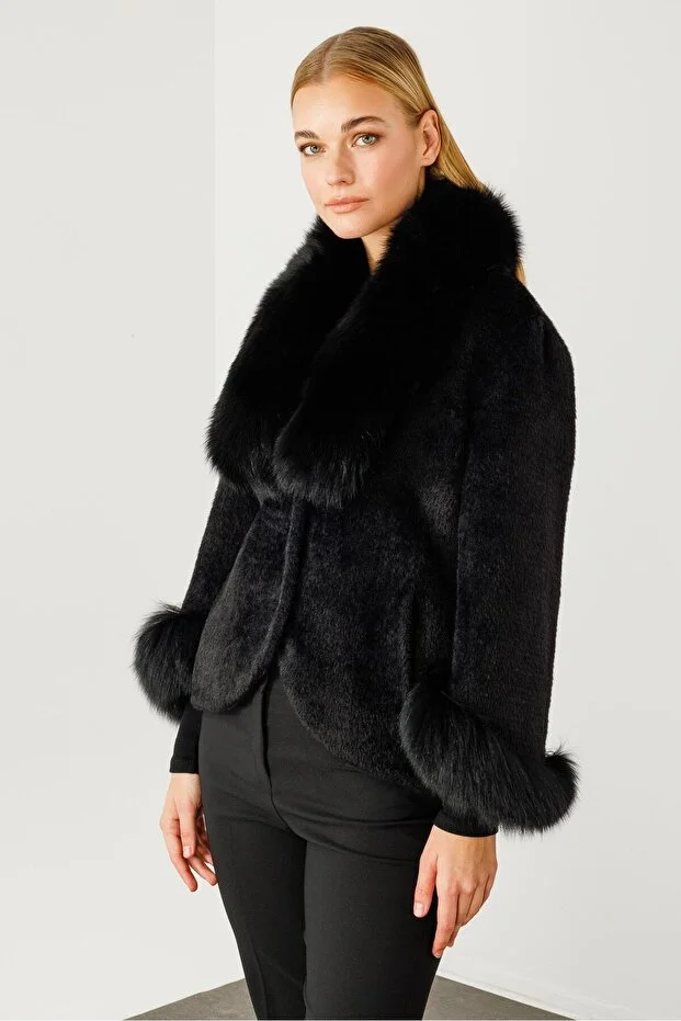 MODAİLGİ Yakası ve Kol Manşeti Kürklü Alcantara Kaban 5179 - Siyah