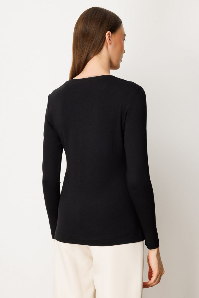 ON Metal Aksesuarlı Sıfır Yaka Basic Bluz 61303 - Siyah