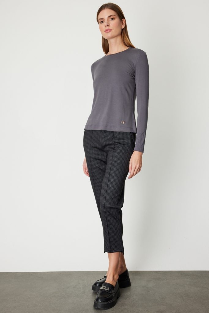 ON Metal Aksesuarlı Sıfır Yaka Basic Bluz 61303 - ANTRASİT