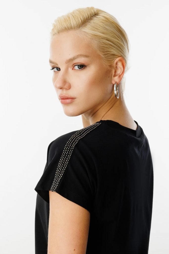 ON TRİKO Omuzları Taş Detaylı Sıfır Yaka T-Shirt 51351 - Siyah