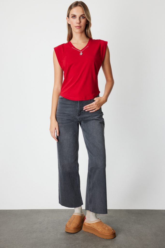 ON TRİKO V Yaka Aksesuar Detaylı Bluz 61354 - KIRMIZI