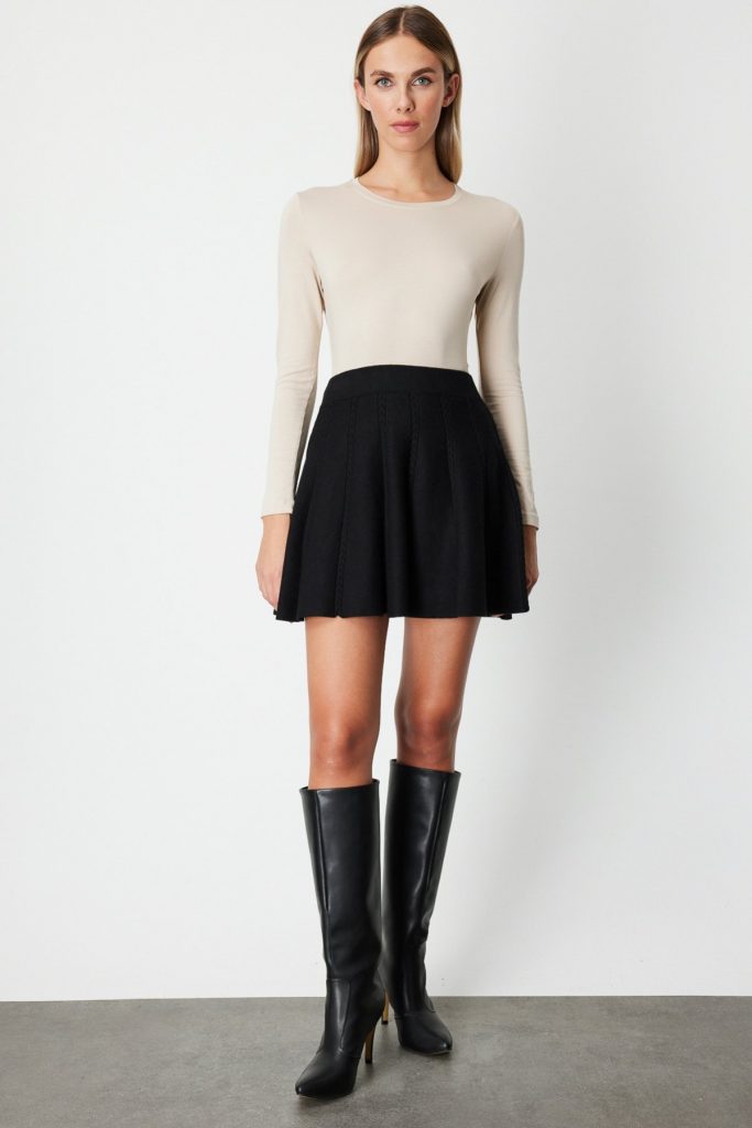 ON TRİKO Kendinden Desenli Mini Triko Etek 60206-26k - Siyah