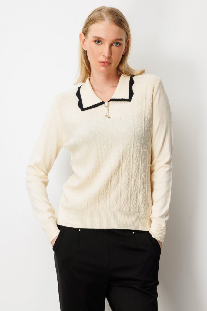 ON TRİKO Yakası Aksesuar Detaylı Triko Kazak 65363 - KREM