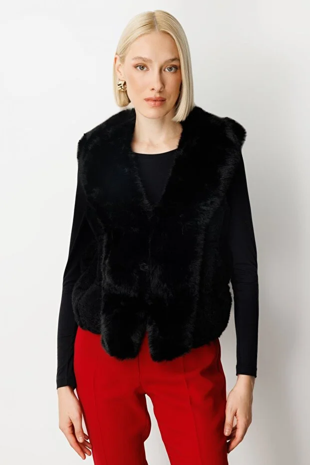 ON TRİKO Kabartmalı Peluş Kadın YELEK 60914 - Siyah