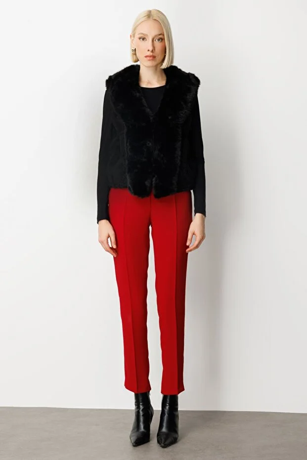 ON TRİKO Kabartmalı Peluş Kadın YELEK 60914 - Siyah