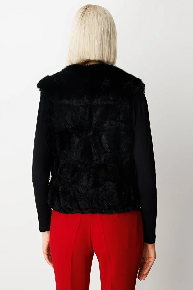 ON TRİKO Kabartmalı Peluş Kadın YELEK 60914 - Siyah