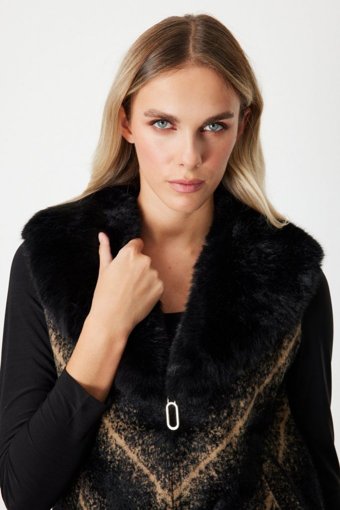 ON TRİKO Desenli Yakası Kürklü Yelek  60915 - Siyah