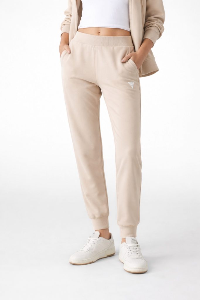 GUESS Metal Üçgen Logolu Pantolon  V4YB08KCAY2 - KREM