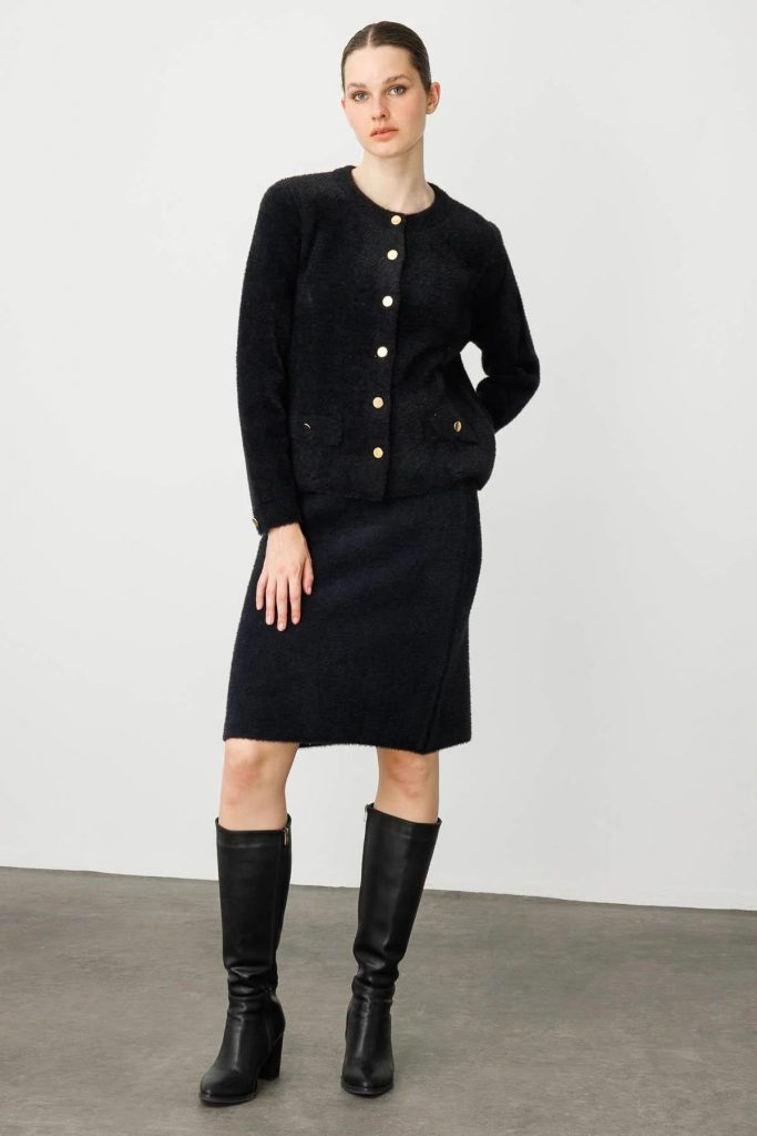 DESEN Sıfır Yaka Metal Düğmeli Afrodit Kısa Triko Hırka 25006 - Siyah