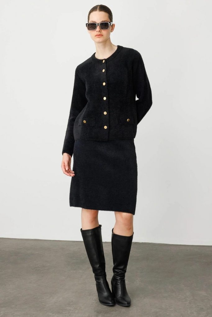 DESEN Sıfır Yaka Metal Düğmeli Afrodit Kısa Triko Hırka 25006 - Siyah