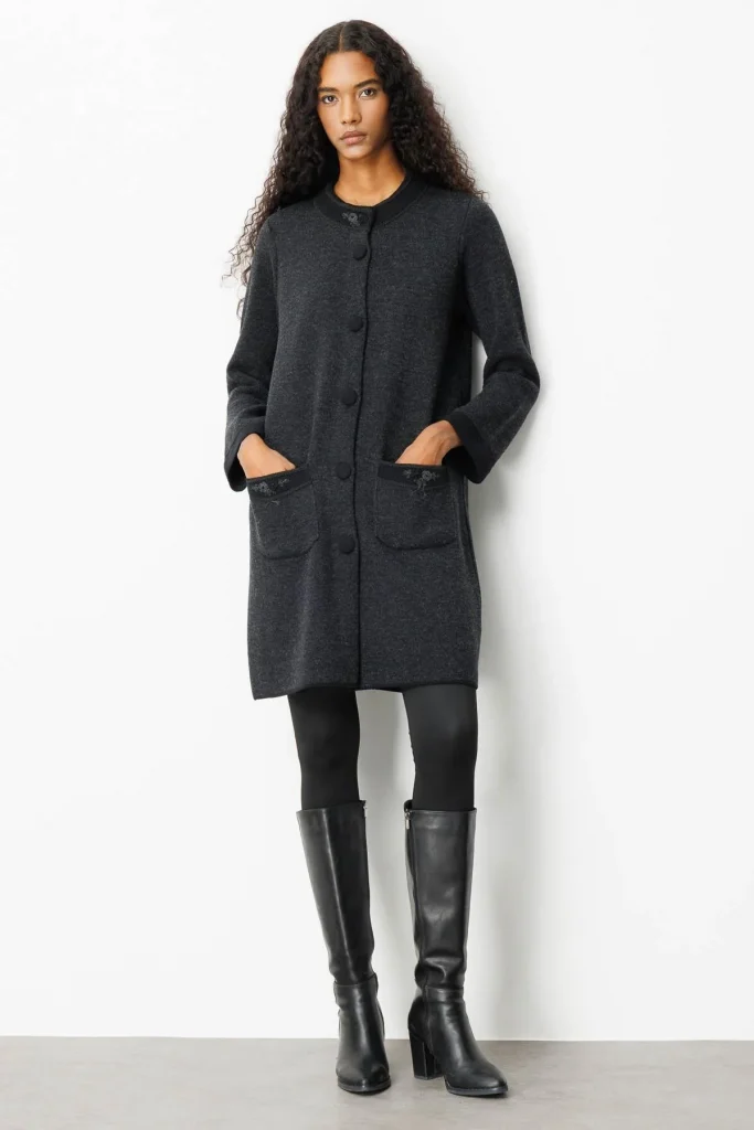 DESEN Dik Yaka Kolu ve Cebi Nakış İşlemeli Uzun Yün Kaban 25034 - Siyah