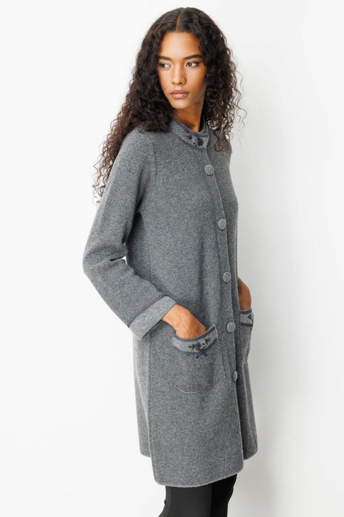 DESEN Dik Yaka Kolu ve Cebi Nakış İşlemeli Uzun Yün Kaban 25034 - FÜME