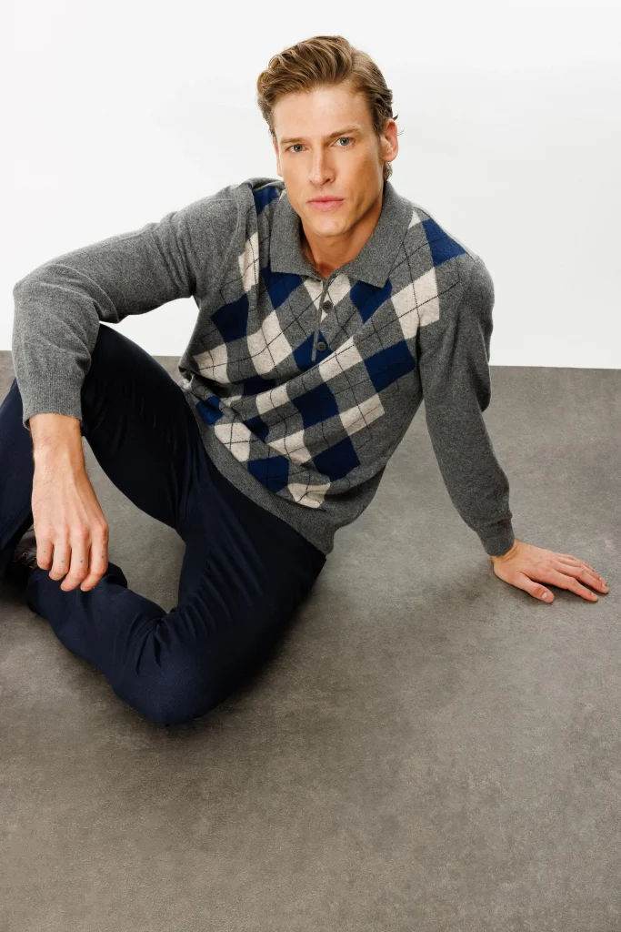 DESEN Polo Yaka Önü Baklava Desenli Yün Kazak 24513 - FÜME