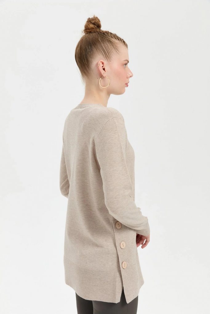 DESEN Sıfır Yaka Dikişsiz Yanları Düğmeli Simli Kazak 23390 - BEJ