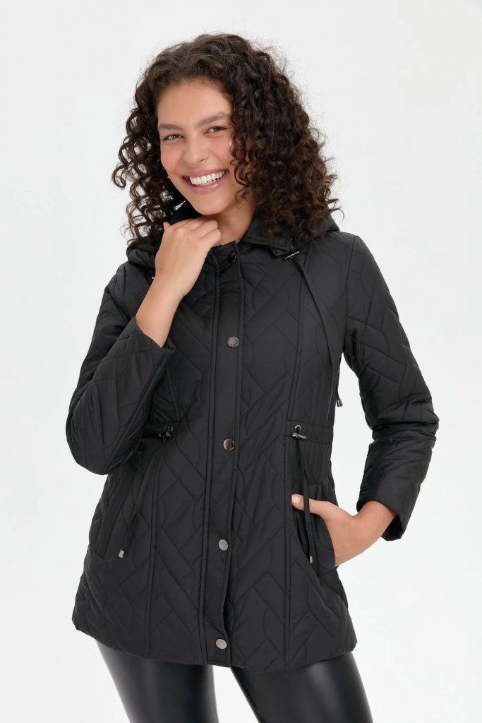 DESEN TRİKO Kapüşonlu Beli Bağcıklı Kısa Kapitone Mont 24412 - Siyah