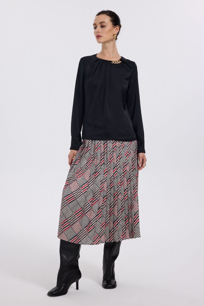 EKOL Kadın Zincir Aksesuarlı Önü Drapeli Bluz  2007 - Siyah