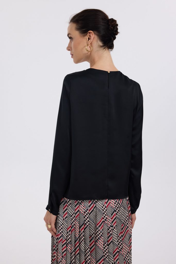 EKOL Kadın Zincir Aksesuarlı Önü Drapeli Bluz  2007 - Siyah