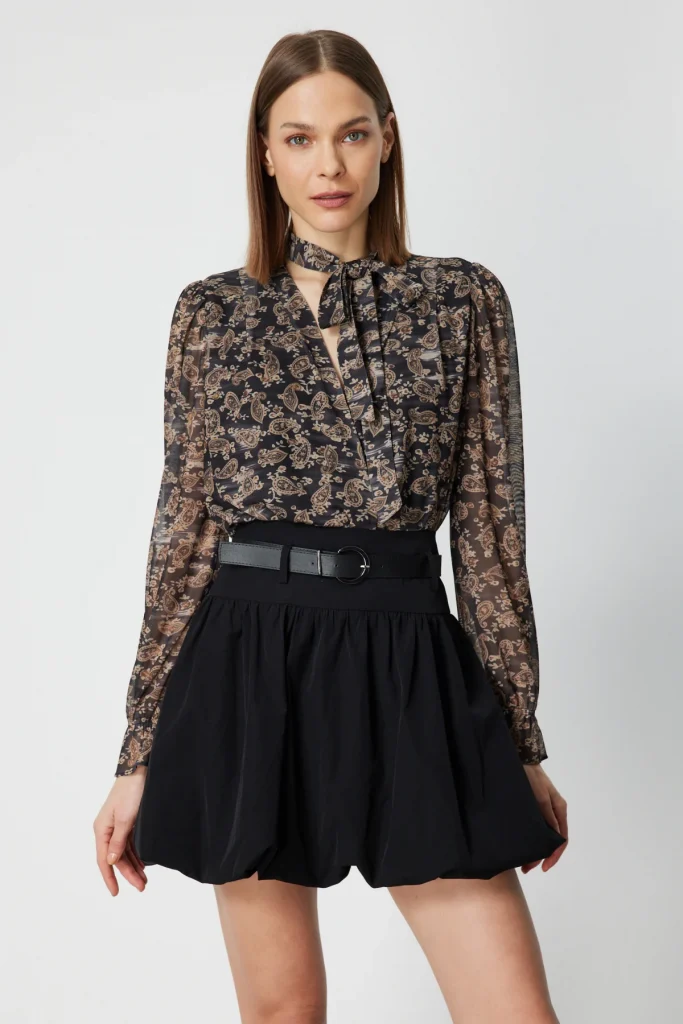 ON TRİKO Yakası Fularlı Leopar Desenli Bluz 62310 - Siyah