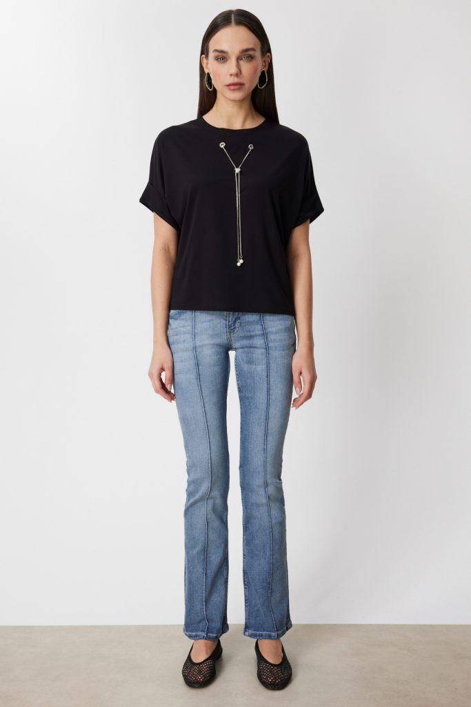 ON TRİKO Aksesuarlı Sıfır Yaka Bluz 71379 - Siyah