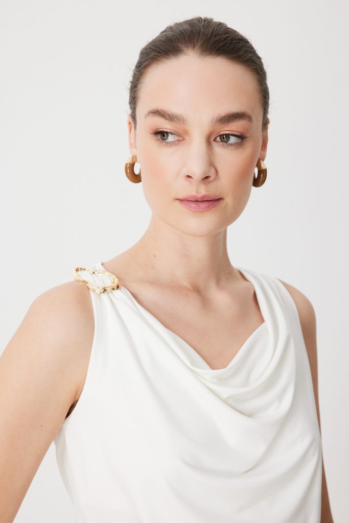 ON TRİKO Tek Omzu Aksesuarlı Degaje Yaka Bluz 71395 - EKRU