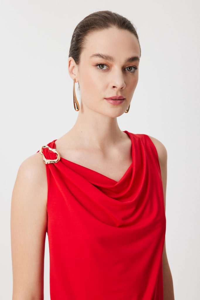 ON TRİKO Tek Omzu Aksesuarlı Degaje Yaka Bluz 71395 - KIRMIZI