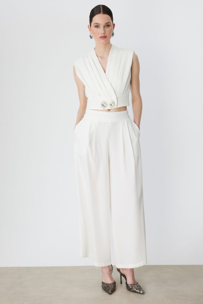 ON TRİKO Beli Taşlı Sıfır Kol Bluz 70300 - EKRU