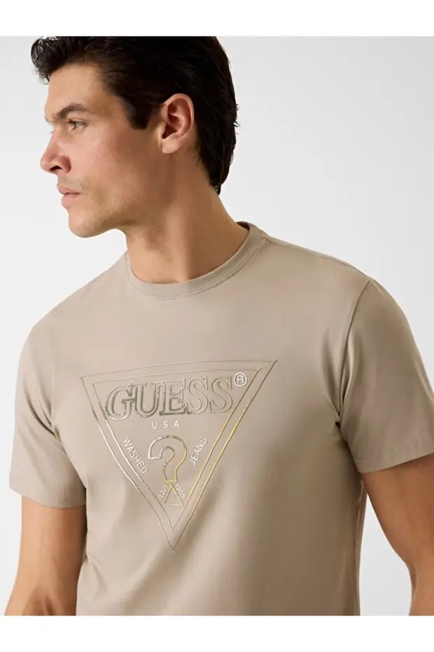GUESS Bisiklet Yaka Kısa Kollu Üçgen Logolu T-shirt  M6GI11K2992 - BEJ
