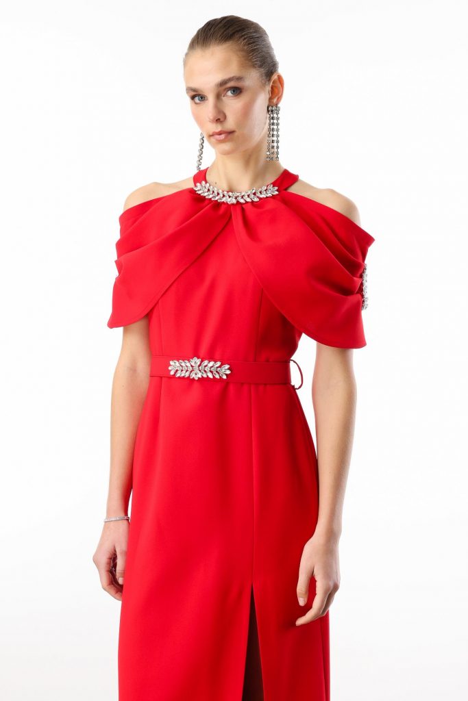 MODAİLGİ Yakası ve Kemeri Aksesuar Detaylı Elbise 60007 - KIRMIZI