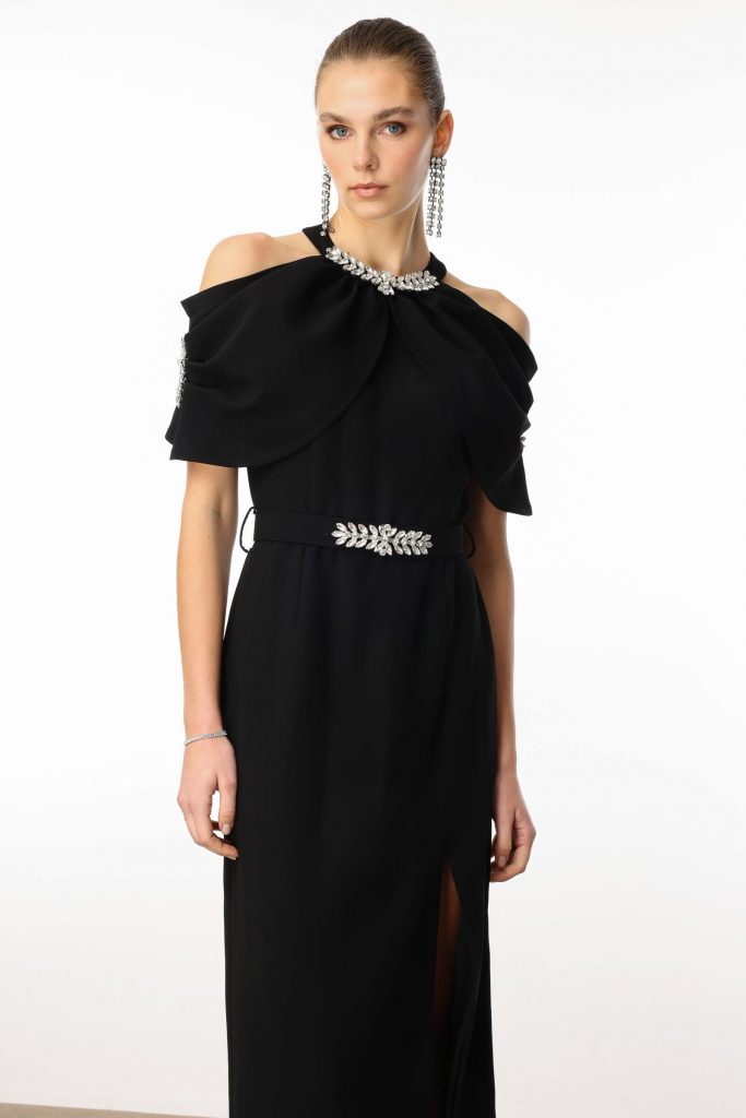 MODAİLGİ Yakası ve Kemeri Aksesuar Detaylı Elbise 60007 - Siyah