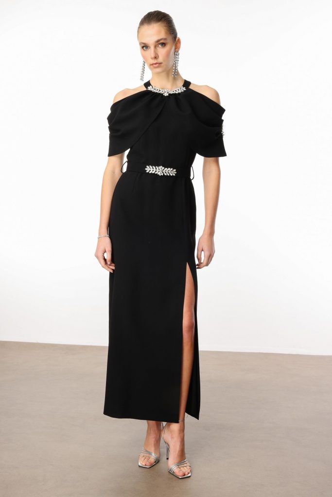 MODAİLGİ Yakası ve Kemeri Aksesuar Detaylı Elbise 60007 - Siyah