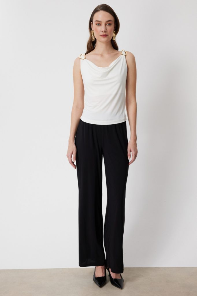 ON TRİKO Omuzları Aksesuarlı Degaje Yaka Bluz 71396 - EKRU