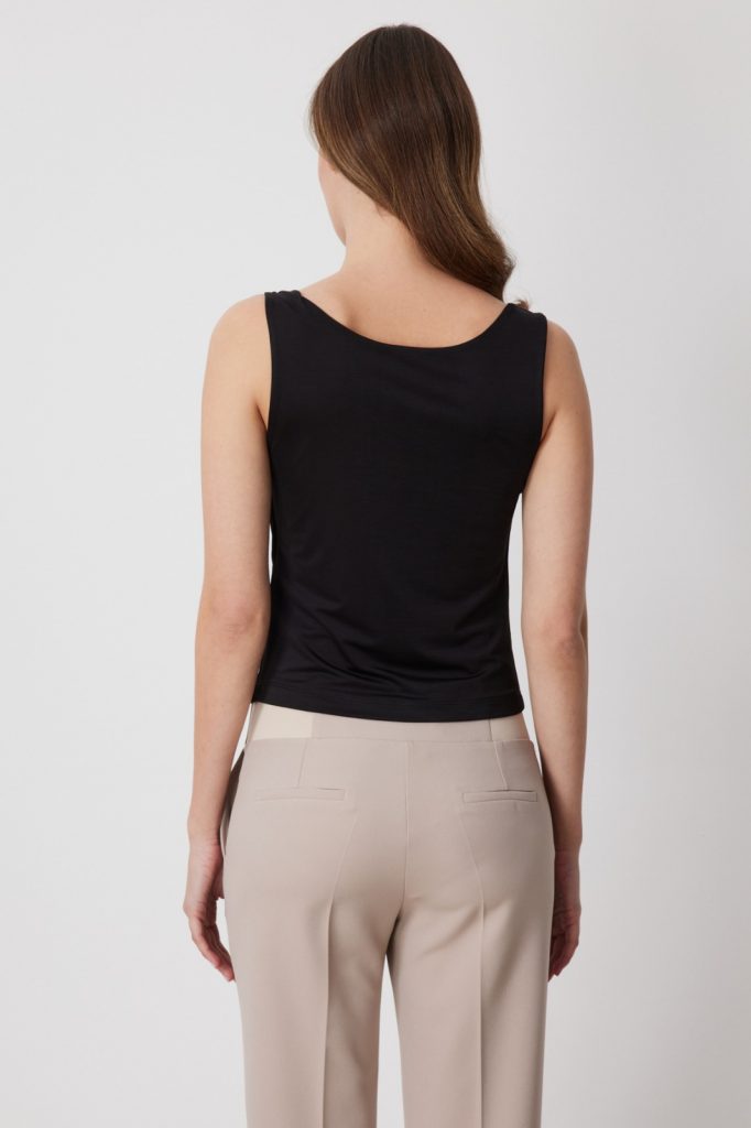 ON TRİKO Omuzları Aksesuarlı Degaje Yaka Bluz 71396 - Siyah