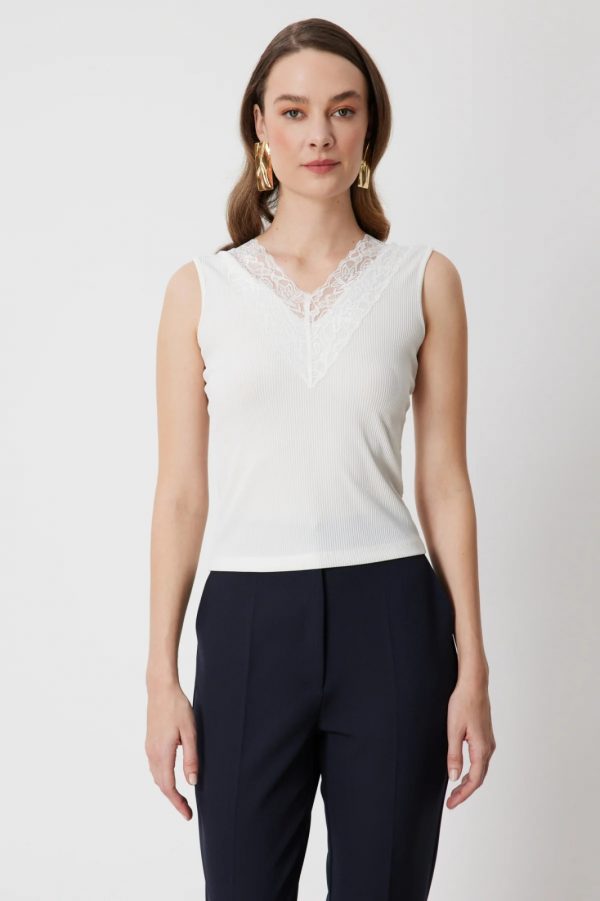 ON TRİKO Dantel Detaylı V Yaka Bluz 71420