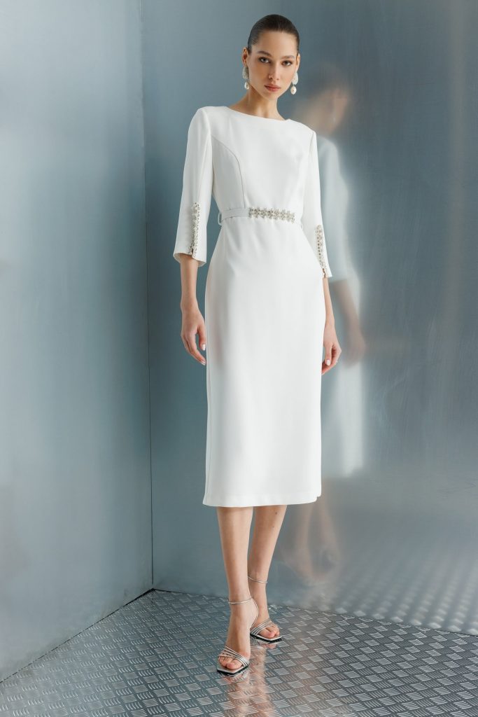 MODAİLGİ Kolları Yırtmaçlı İncili Aksesuarlı Beli Kemerli Elbise 60031 - EKRU