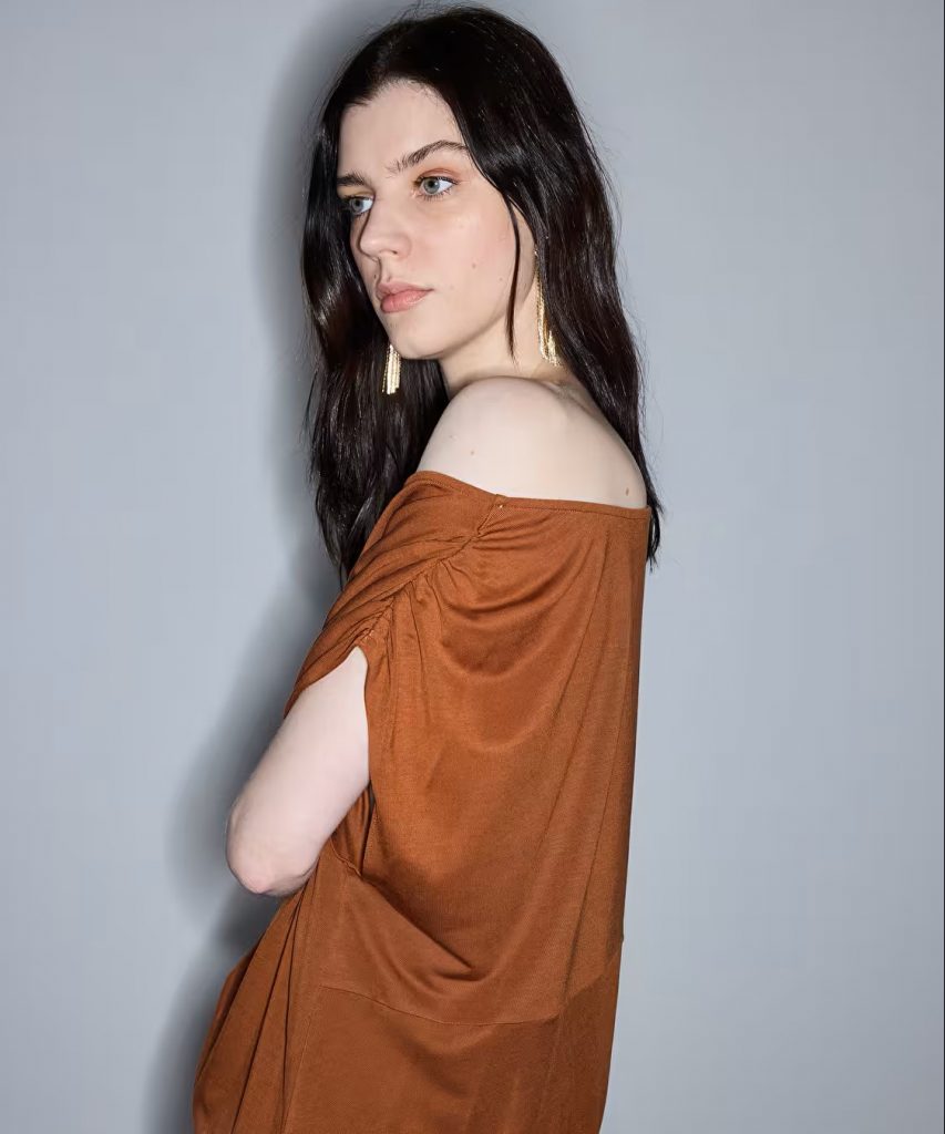 İPEKYOL Asimetrik Kol T-shirt IS1260070075