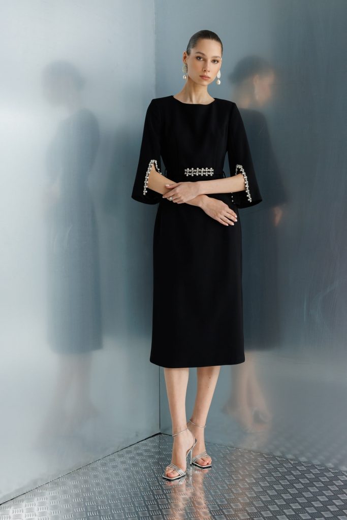 MODAİLGİ Kolları Yırtmaçlı İncili Aksesuarlı Beli Kemerli Elbise 60031 - Siyah