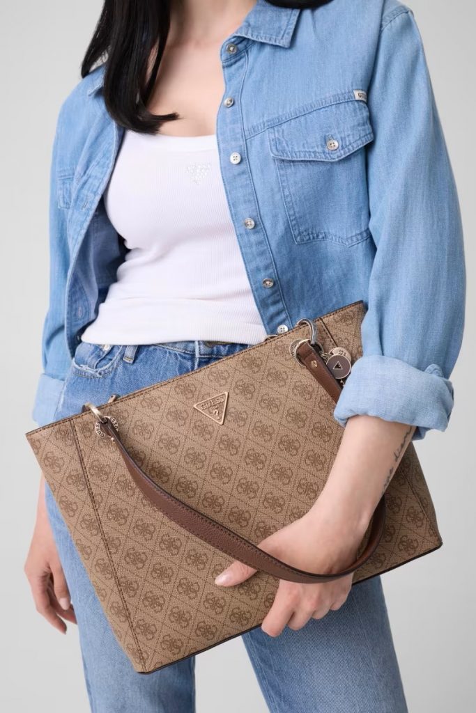 GUESS Noelle 4G Logolu Omuz Çantası HWBG9672260